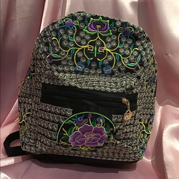 Handbags - ✨💝NWT Beautiful Embroidered Backpack